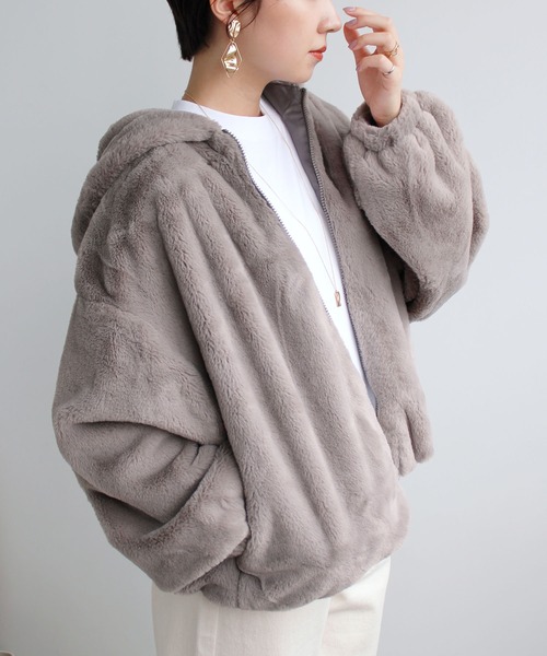 GeeRA(ジーラ)の「フェイクファーボリュームパーカー(その他アウター・レディース・アイボリー/モカ・MEDIUM)」の2枚目の写真