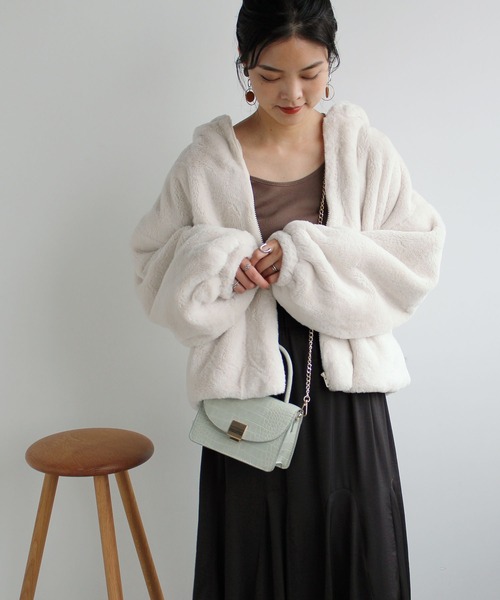 GeeRA(ジーラ)の「フェイクファーボリュームパーカー(その他アウター・レディース・アイボリー/モカ・MEDIUM)」の9枚目の写真