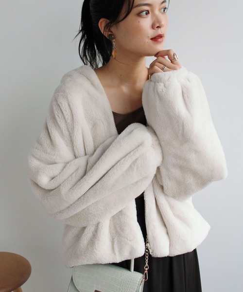 GeeRA(ジーラ)の「フェイクファーボリュームパーカー(その他アウター・レディース・アイボリー/モカ・MEDIUM)」の11枚目の写真