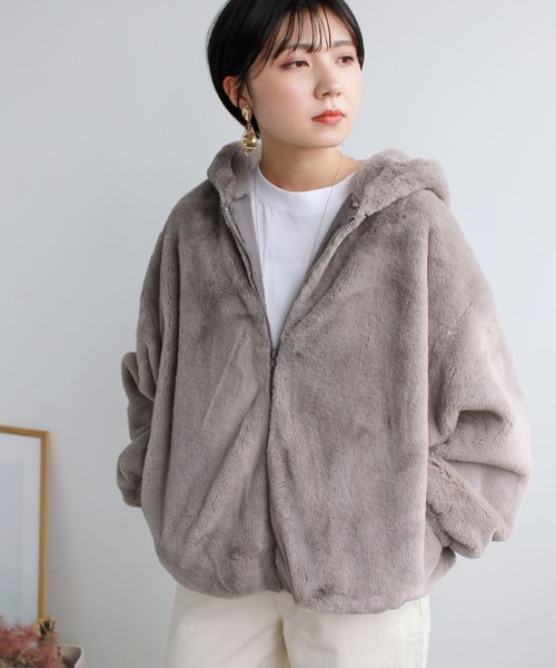 GeeRA(ジーラ)の「フェイクファーボリュームパーカー(その他アウター・レディース・アイボリー/モカ・MEDIUM)」の5枚目の写真