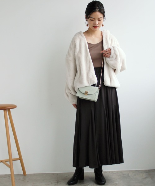 GeeRA(ジーラ)の「フェイクファーボリュームパーカー(その他アウター・レディース・アイボリー/モカ・MEDIUM)」の7枚目の写真