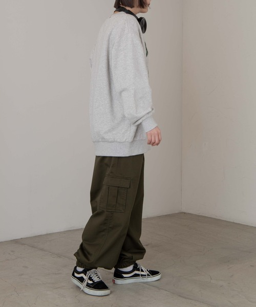 WEGO(ウィゴー)の「WEGO/オーバーサイズプルオーバー(スウェット・レディース・ダークグリーン/ピンク/アイボリー/オートミール/ライトピンク/その他1/その他2/ホワイト/サックスブルー/グリーン・FREE)」の17枚目の写真