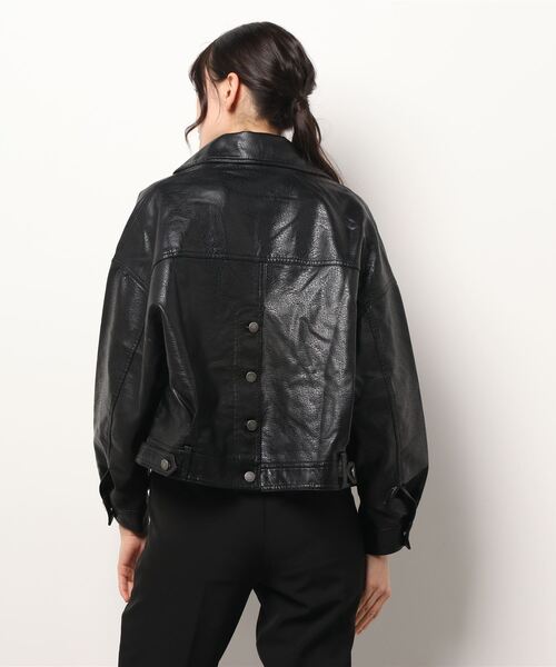 aimoha（アイモハ）の「フェイクレザーショット丈ライダースジャケット（ライダースジャケット・レディース・ブラック/ベージュ・MEDIUM）」の14枚目の写真