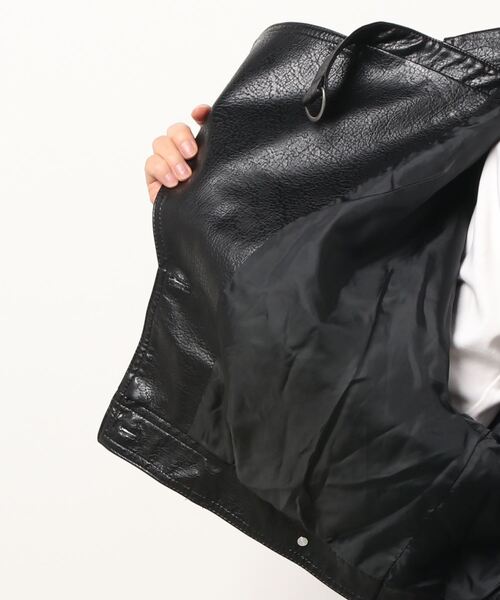 aimoha（アイモハ）の「フェイクレザーショット丈ライダースジャケット（ライダースジャケット・レディース・ブラック/ベージュ・MEDIUM）」の4枚目の写真