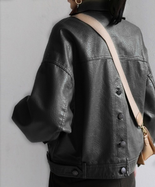 aimoha（アイモハ）の「フェイクレザーショット丈ライダースジャケット（ライダースジャケット・レディース・ブラック/ベージュ・MEDIUM）」の13枚目の写真