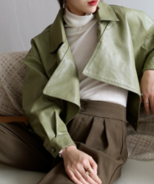 aimoha（アイモハ）の「フェイクレザーショット丈ライダースジャケット（ライダースジャケット・レディース・ブラック/ベージュ・MEDIUM）」の3枚目の写真