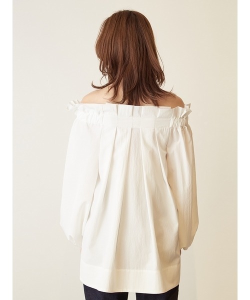 emmi（エミ）の「【emmi atelier】タックオフショルブラウス（シャツ/ブラウス・レディース・ホワイト/ブラウン/ブルー・FREE）」の6枚目の写真