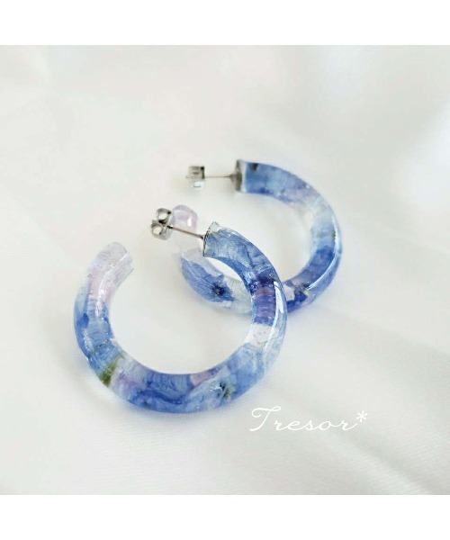 tone(トーン)の「【Tresor】お花のフープ ピアス(MA)(ピアス(両耳用)・レディース・ブルー/その他1・FREE)」の2枚目の写真