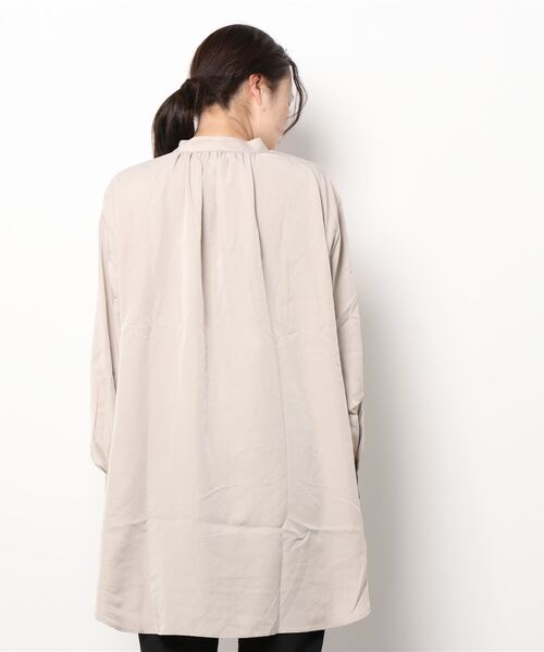 Lugnoncure（ルノンキュール）の「とろみブラウス（シャツ/ブラウス・レディース・ベージュ/オフホワイト/チャコール・ﾌﾘ-）」の4枚目の写真