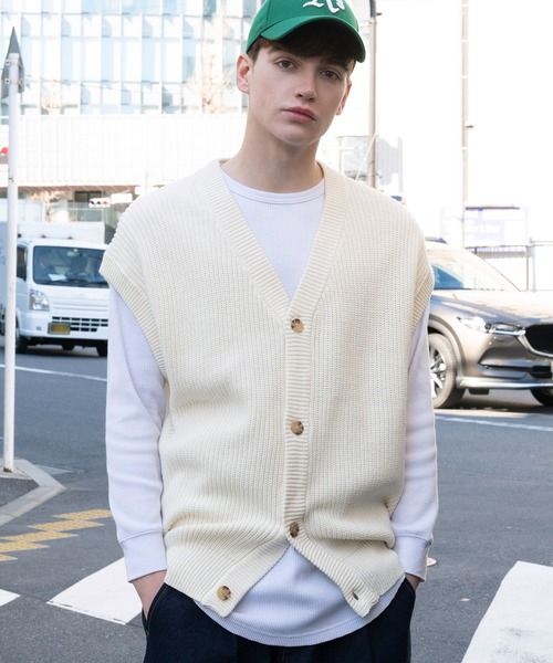 ８(eight)（エイト）の「ハイバルキーニットベスト（ベスト・メンズ・ライトグレー/ダークブラウン/ネイビー/マスタード/グレー系その他/ダークブルー/ケリー/グレイッシュベージュ/ブラック/ホワイト・MEDIUM/LARGE/X-LARGE）」の2枚目の写真