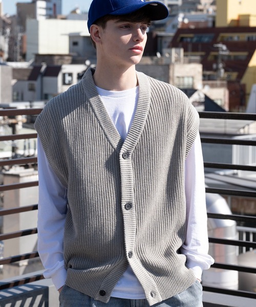 ８(eight)（エイト）の「ハイバルキーニットベスト（ベスト・メンズ・ライトグレー/ダークブラウン/ネイビー/マスタード/グレー系その他/ダークブルー/ケリー/グレイッシュベージュ/ブラック/ホワイト・MEDIUM/LARGE/X-LARGE）」の4枚目の写真