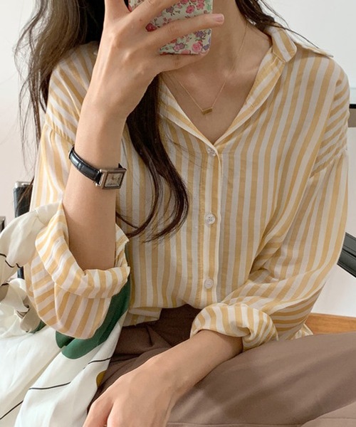 DAY CLOSET(デイ クローゼット)の「レディース スリット入りストライプ柄センターボックスシャツ(シャツ/ブラウス・レディース・イエロー/ブルー・ONE SIZE)」の1枚目の写真