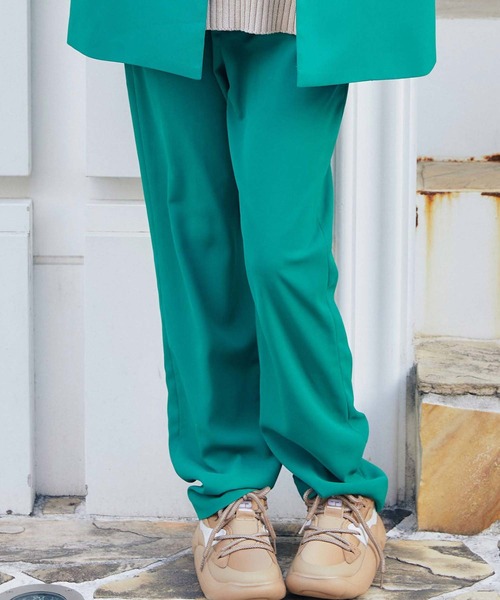 atmos pink(アトモスピンク)の「atmos pink スーツパンツ(スラックス・レディース・ベージュ/グリーン・S/M)」の2枚目の写真