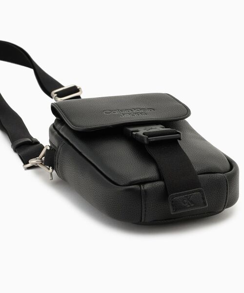 Calvin Klein（カルバン・クライン）の「MICRO PEBBLE フォン