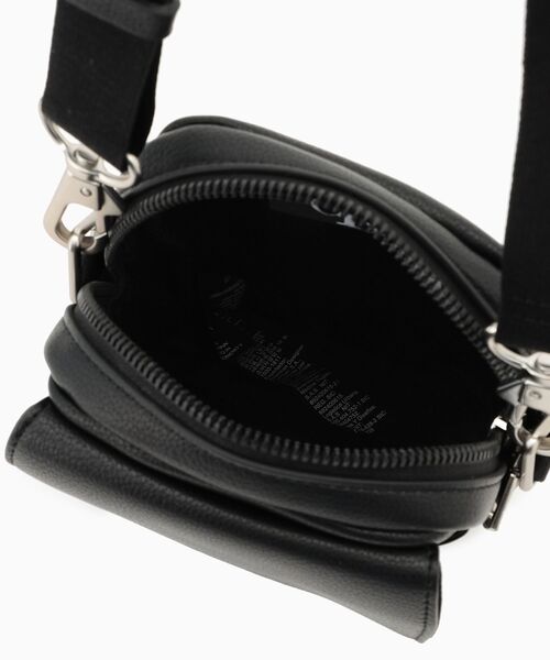 Calvin Klein（カルバン・クライン）の「MICRO PEBBLE フォン