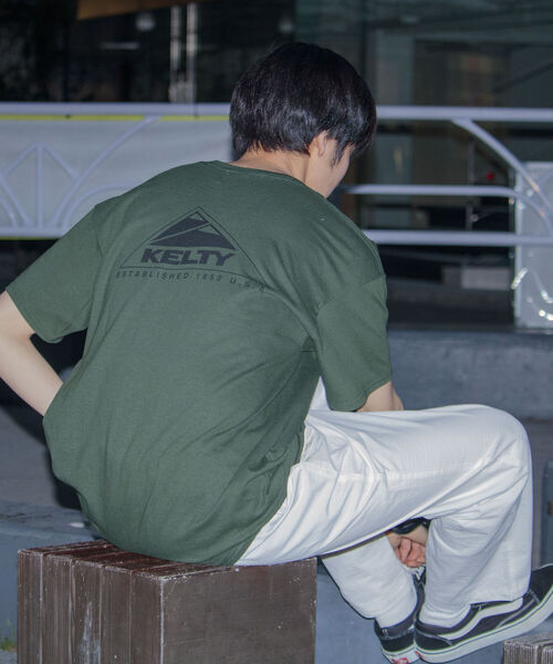 KELTY（ケルティ）の「【KELTY/ケルティ】別注バックプリント ビッグシルエットショートスリーブTシャツ（Tシャツ/カットソー・メンズ・ホワイト/チャコールグレー/ベージュ/イエロー/グリーン・MEDIUM/LARGE）」の16枚目の写真