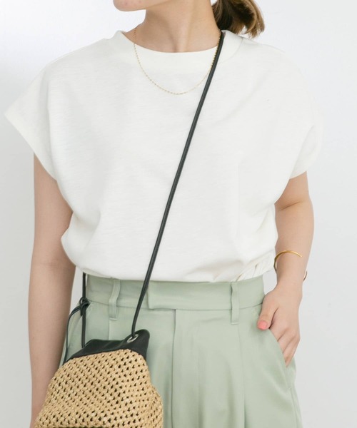 UR Lab.（アーバンリサーチラボ）の「『UR TECH ひやサラクール』フレンチスリーブタックTシャツ（Tシャツ/カットソー・レディース・ブラック/ベージュ系その他/イエロー系その他/グリーン/オフホワイト/スミクロ・FREE）」の2枚目の写真