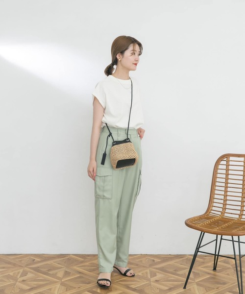 UR Lab.（アーバンリサーチラボ）の「『UR TECH ひやサラクール』フレンチスリーブタックTシャツ（Tシャツ/カットソー・レディース・ブラック/ベージュ系その他/イエロー系その他/グリーン/オフホワイト/スミクロ・FREE）」の8枚目の写真