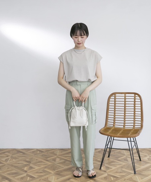 UR Lab.（アーバンリサーチラボ）の「『UR TECH ひやサラクール』フレンチスリーブタックTシャツ（Tシャツ/カットソー・レディース・ブラック/ベージュ系その他/イエロー系その他/グリーン/オフホワイト/スミクロ・FREE）」の18枚目の写真