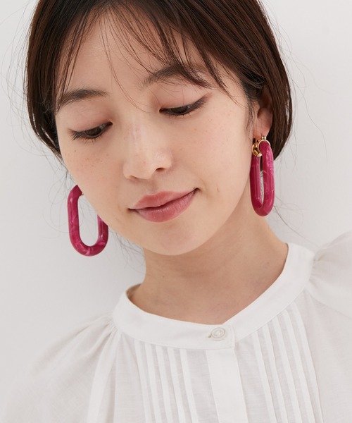 VIS（ビス）の「マーブルアクリルオーバルフープピアス（ピアス（両耳用）・レディース・キャメル/グリーン/ピンク・FREE）」の5枚目の写真