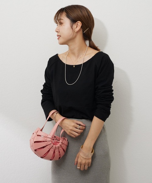 SHENERY（シーナリー）の「ラウンドネックカットソー（Tシャツ/カットソー・レディース・ブラック/ベージュ・FREE）」の4枚目の写真