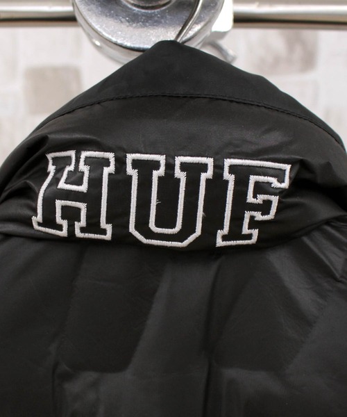 ジャケット・アウター HUF MONOGRAM PUFFER JACKET HUF Monogram Puffer Jacket - black (black)