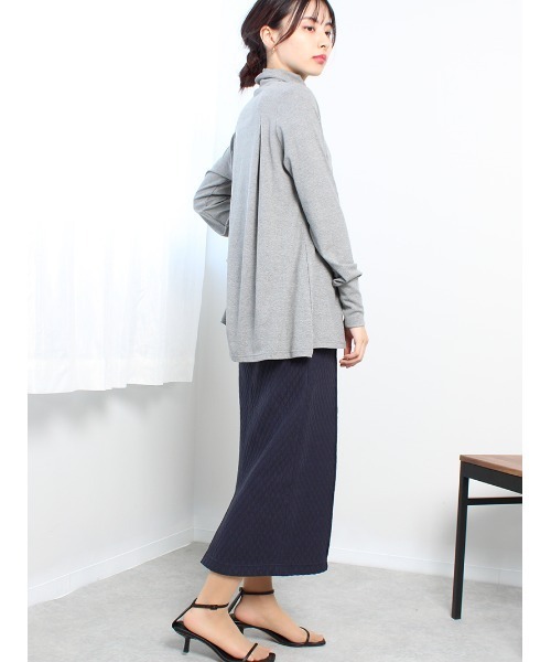 leswel（レスウェル）の「【M～5L 大きいサイズ】キレイめ テレコ タートルネック カットソー（Tシャツ/カットソー・レディース・ネイビー/ライトグレー/イエロー/オフホワイト・M/L/3L/5L/4L/LL）」の10枚目の写真