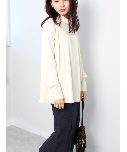 leswel（レスウェル）の「【M～5L 大きいサイズ】キレイめ テレコ タートルネック カットソー（Tシャツ/カットソー・レディース・ネイビー/ライトグレー/イエロー/オフホワイト・M/L/3L/5L/4L/LL）」の6枚目の写真