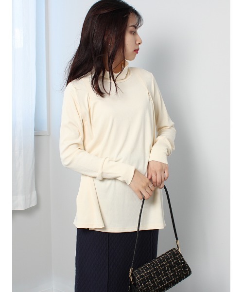 leswel（レスウェル）の「【M～5L 大きいサイズ】キレイめ テレコ タートルネック カットソー（Tシャツ/カットソー・レディース・ネイビー/ライトグレー/イエロー/オフホワイト・M/L/3L/5L/4L/LL）」の5枚目の写真