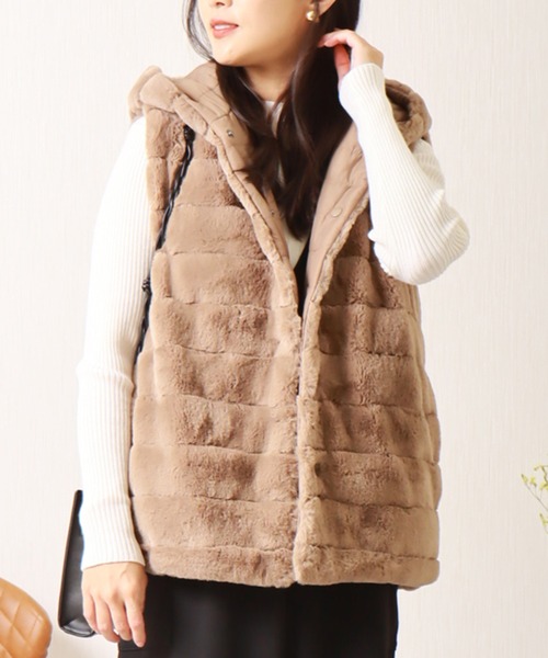 libelle more(リベル モア)の「フェイクファー&キルト リバーシブルベスト(ベスト・レディース・グレー/モカ/ベージュ/ブラック・M/L)」の1枚目の写真