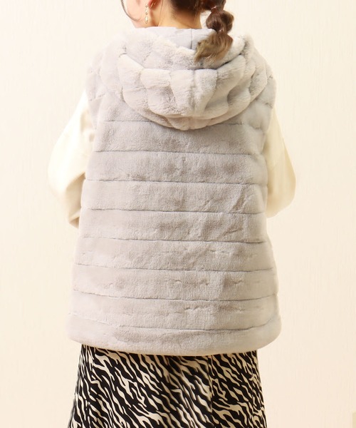 libelle more(リベル モア)の「フェイクファー&キルト リバーシブルベスト(ベスト・レディース・グレー/モカ/ベージュ/ブラック・M/L)」の8枚目の写真