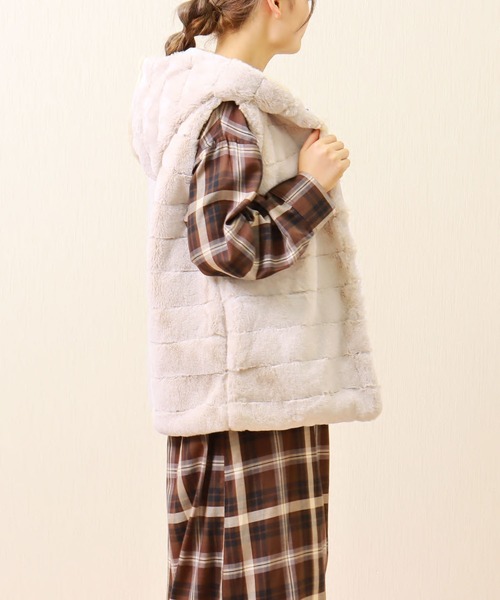 libelle more(リベル モア)の「フェイクファー&キルト リバーシブルベスト(ベスト・レディース・グレー/モカ/ベージュ/ブラック・M/L)」の18枚目の写真