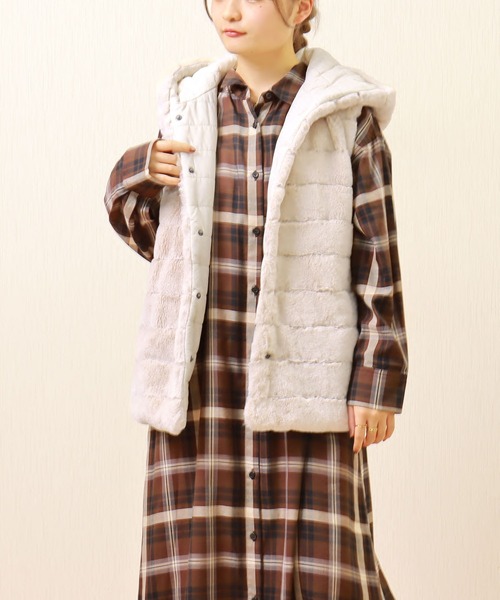libelle more(リベル モア)の「フェイクファー&キルト リバーシブルベスト(ベスト・レディース・グレー/モカ/ベージュ/ブラック・M/L)」の5枚目の写真