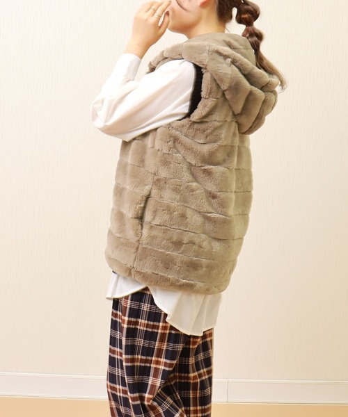 libelle more(リベル モア)の「フェイクファー&キルト リバーシブルベスト(ベスト・レディース・グレー/モカ/ベージュ/ブラック・M/L)」の21枚目の写真