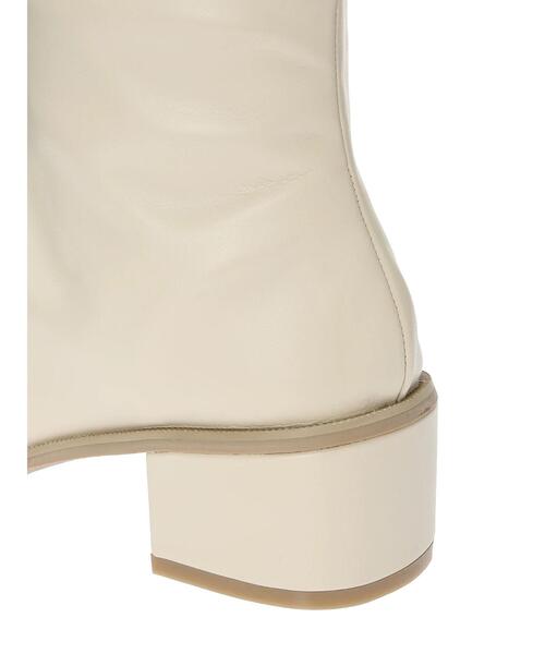 Te chichi TERRASSE(テチチテラス)の「チャンキーヒールスクエアショートブーツ(ブーツ・レディース・ブラック/ブラウン/オフホワイト・MEDIUM/LARGE)」の15枚目の写真