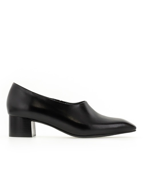 A de Vivre（アドゥヴィーヴル）の「【本革】スクエアトゥレザーシューズ（パンプス・レディース・ブラック/グレイッシュベージュ/キャメル・M/L/S/LL）」の2枚目の写真