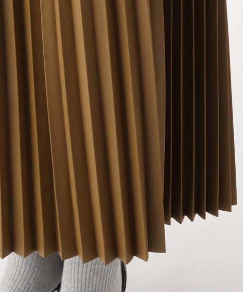 OPAQUE.CLIP（オペークドットクリップ）の「◆シンセティックレザー プリーツスカート（スカート・レディース・ブラック/イエロー/ブラウン系その他・38/36）」の8枚目の写真