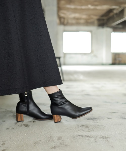 SESTO(セスト)の「ウッドヒールストレッチショートブーツ(ブーツ・レディース・ブラック/キャメル・S/M/L/LL/3L)」の3枚目の写真