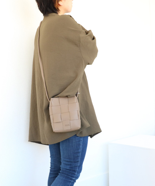 favori vie nouvelle（ファボリ ヴィー ヌーヴェル）の「<favori vie nouvelle/ファボリ ヴィー ヌーヴェル> メッシュ編みミニショルダーバッグ（ショルダーバッグ・レディース・ライトグリーン/アイボリー/モカ/ブラック/グリーン/ラベンダー/マスタード/シルバー・ONE SIZE）」の18枚目の写真