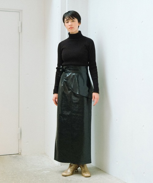 TINA:JOJUN(ティーナジョジュン)の「フェイクレザー ペプラムスカート TINA:JOJUN(スカート・レディース・アンティークシルバー/ブラック・S/M)」の3枚目の写真