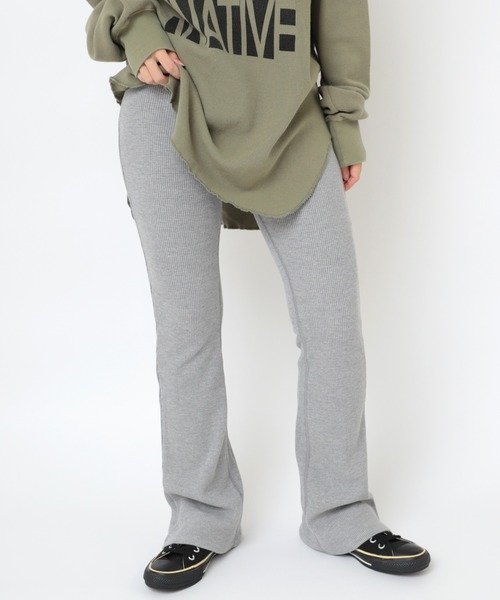 RNA（アールエヌエー）の「R4043 ストレッチワッフルフレアパンツ（その他パンツ・レディース・レオパード/パープル/グリーン/杢グレー/ブラック/レッド/ホワイト×ブラック/ピンク/ライトグリーン/その他/グレー/ブルー・MEDIUM）」の4枚目の写真