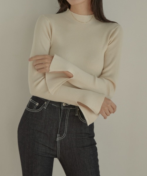 ACYM（アシーム）の「Marshmarrow slit sleeve ニット（ニット/セーター・レディース・ブラック/ベージュ/アイボリー・FREE）」の2枚目の写真