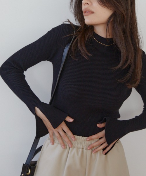 ACYM（アシーム）の「Marshmarrow slit sleeve ニット（ニット/セーター・レディース・ブラック/ベージュ/アイボリー・FREE）」の3枚目の写真