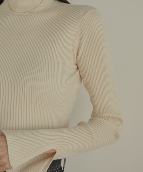 ACYM（アシーム）の「Marshmarrow slit sleeve ニット（ニット/セーター・レディース・ブラック/ベージュ/アイボリー・FREE）」の9枚目の写真
