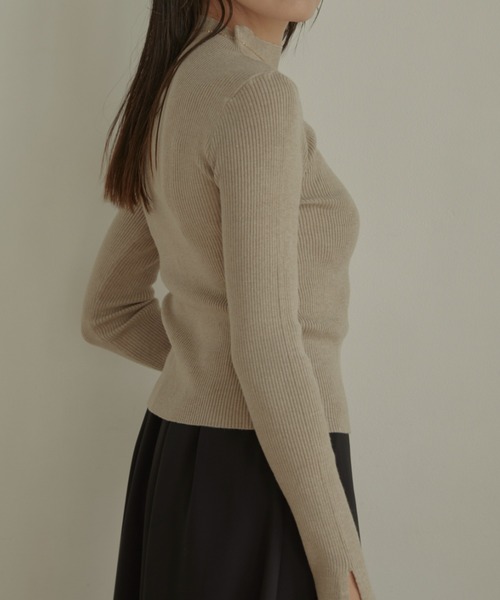 ACYM（アシーム）の「Marshmarrow slit sleeve ニット（ニット/セーター・レディース・ブラック/ベージュ/アイボリー・FREE）」の16枚目の写真