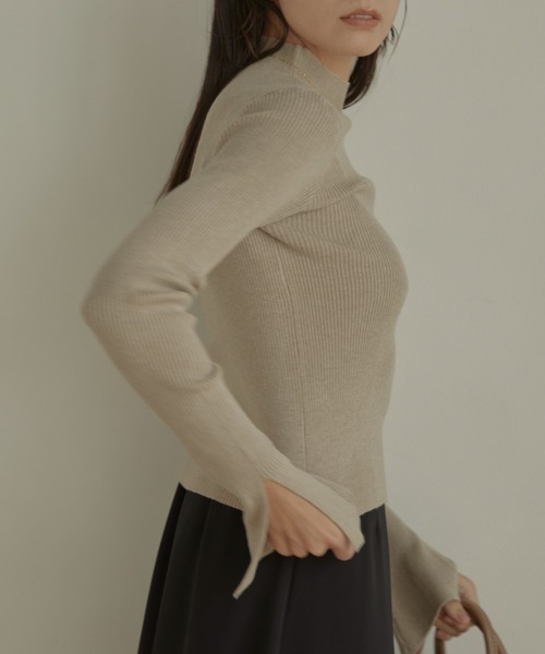 ACYM（アシーム）の「Marshmarrow slit sleeve ニット（ニット/セーター・レディース・ブラック/ベージュ/アイボリー・FREE）」の14枚目の写真