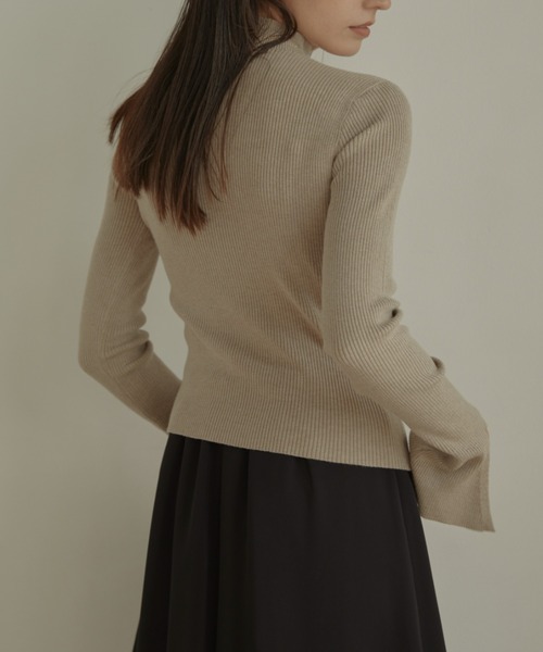 ACYM（アシーム）の「Marshmarrow slit sleeve ニット（ニット/セーター・レディース・ブラック/ベージュ/アイボリー・FREE）」の15枚目の写真