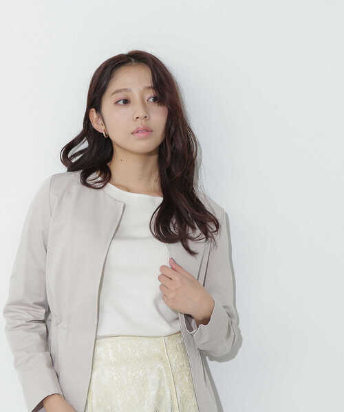 NATURAL BEAUTY BASIC（ナチュラルビューティーベーシック）の「＜総針ベーシックニット＞ボートネック（ニット/セーター・レディース・ブルー/グレイッシュベージュ/イエロー/オフホワイト・FREE）」の11枚目の写真