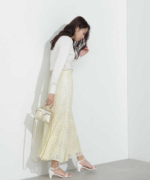 NATURAL BEAUTY BASIC（ナチュラルビューティーベーシック）の「＜総針ベーシックニット＞ボートネック（ニット/セーター・レディース・ブルー/グレイッシュベージュ/イエロー/オフホワイト・FREE）」の8枚目の写真