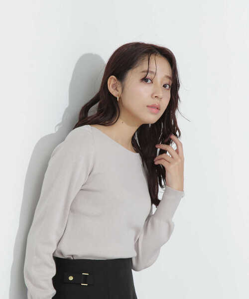 NATURAL BEAUTY BASIC（ナチュラルビューティーベーシック）の「＜総針ベーシックニット＞ボートネック（ニット/セーター・レディース・ブルー/グレイッシュベージュ/イエロー/オフホワイト・FREE）」の12枚目の写真